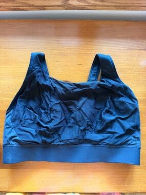 Athleta Black Wireless Sport Bra 36dd